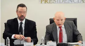  ?? ARCHIVO MAURICIO HUIZAR ?? Lavalle (izq) en una reunión en el Senado el 25 de abril de 2018