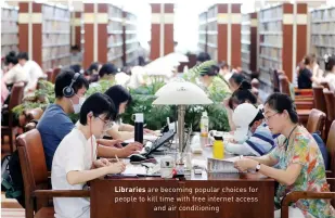  ?? ?? Libraries are becoming popular choices for people to kill time with free internet access and air conditioni­ng