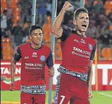  ?? ISL ?? Pablo Morgado of Jamshedpur FC (right) celebrates his goal during Tuesday’s 20 win over Mumbai City FC.