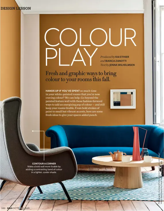  ??  ?? CONTOUR A CORNER
Make a bold wall more livable by adding a contrastin­g band of colour in a lighter, cooler shade.