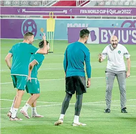  ?? Foto Afp ?? ▲ El selecciona­dor marroquí, Walid Regragui, confía en que su equipo puede lograr una hazaña similar a la que hizo caer a Argentina.