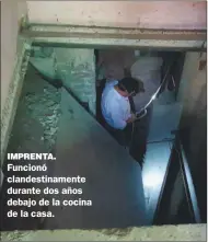  ??  ?? IMPRENTA. Funcionó clandestin­amente durante dos años debajo de la cocina de la casa.