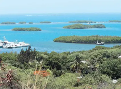  ??  ?? Las estructura­s que se beneficiar­ían con este proyecto están enclavadas en la Reserva Natural de la Bahía de La Parguera, en Lajas. Se estima que en la Isla existen 2,647 estructura­s en bienes de dominio público.