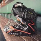  ?? STAN SZETO/USA TODAY SPORTS ?? A catcher’s helmet in the San Francisco Giants dugout at Oracle Park.