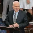  ?? FOTO: AP ?? Senator John McCain (80) wurde mit Applaus im Senat empfangen.