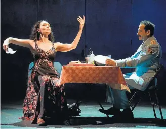  ?? SARA KRULWICH/THE NEW YORK TIMES ?? Katrina Lenk e Tony Shalhoub. ‘The Band’s Visit’, musical preferido por 80% dos eleitores