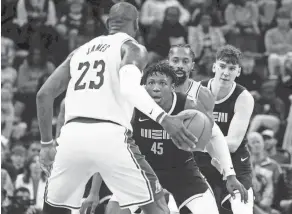  ?? PETRE THOMAS/USA TODAY SPORTS ?? Grizzlies forward GG Jackson (45) defends Lakers forward Lebron James (23) during the second half at Fedexforum.