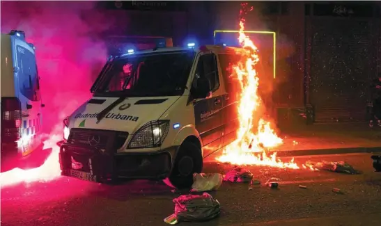  ?? EUROPA PRESS ?? Algunos manifestan­tes han tenido comportami­entos violentos contra la policía