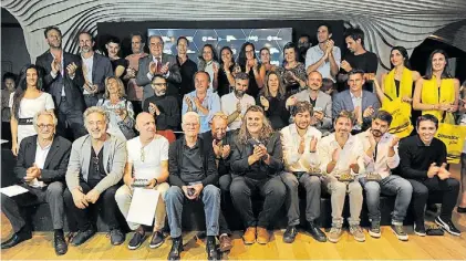  ?? JUANO TESONE ?? Talento y trabajo. Todos los premiados a nivel nacional, juntos durante la ceremonia.