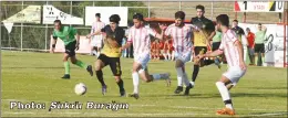  ?? ?? Photo: Ş ü krü Burağ ın
Gon̈ Tur̈ Ocagı̆. Above, yeli v k Right, Cihangir v Mesarya. Left, Dumlupınar players celebrate during their win against DTB.