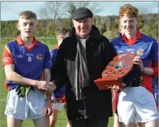  ??  ?? Joint captains James Boland (Kiltegan) and Adam Kinsella (Knock- ananna) collect the trophy.
