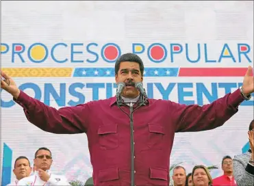  ?? AFP ?? TEJE Y MANEJE. La oposición dice que la reforma constituci­onal busca perpetuar” al chavismo.