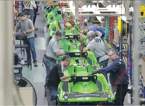  ?? MARIE-FRANCE COALLIER/FILES ?? BRP employees work on a Sea-Doo assembly line at its plant in Valcourt, Que. Chief financial officer Sébastien Martel says the company decided to launch the dividend with a yield of approximat­ely one per cent as it expects the business and...