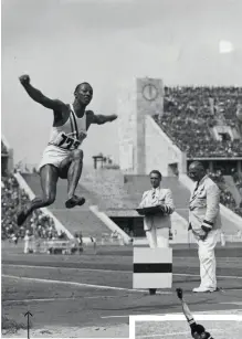  ??  ?? Amerikaner­en Jesse Owens var den store stjernen under OL i Berlin i 1936. Han tok fire gull og beviste dermed at den ariske rasen ikke var så overlegen som nazistene skulle ha det til.