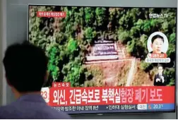  ?? PICTURE: REUTERS ?? TENSION: A man walks past a TV broadcasti­ng a news report on the dismantlin­g of the Punggye-ri nuclear testing site, in Seoul, South Korea, yesterday.