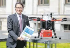  ?? FOTO: BERND VON JUTRCZENKA/DPA ?? Bundesverk­ehrsminist­er Andreas Scheuer (CSU) bei der Vorstellun­g des Drohnen-Aktionspla­ns der Bundesregi­erung.