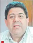  ??  ?? Manuel Bernal, vicedirect­or de servicios generales de Clínicas, fue grabado mientras negociaba una licitación.