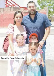  ?? ?? Familia Peart García.