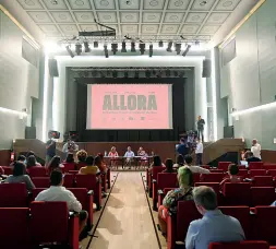  ?? ?? In sala Nella foto una conferenza nell’ambito dell’Allora Festival di Ostuni