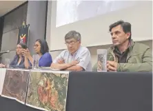  ??  ?? Rocío Guzmán, América del Valle, Salvador Ferrer y Jesús Ramírez, en un organizado por la Facultad de Economía de la UNAM.