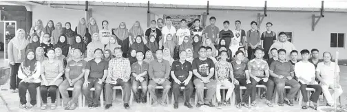  ??  ?? PELAJAR dan penceramah bergambar ketika Program Pemantapan dan Kecemerlan­gan STPM 2018.