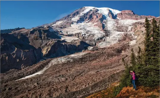  ?? MAX WHITTAKER/THE NEW YORK TIMES ?? The Nisqually Glacier on the southweste­rn slope of Mount Rainier in Washington state is shown Oct. 22, 2018. Climate change is melting the ice on Mount Rainier. Glacier ice on Mount Rainier has shrunk by 42% between 1896 and 2021.