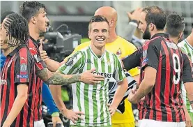  ?? AFP ?? Final en San Siro. lo Celso la clavó desde afuera. Higuain sufre el 1-2.