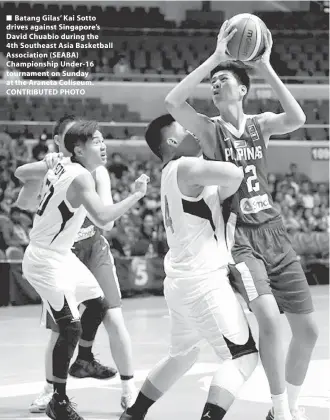  ??  ?? Batang Gilas’ Kai Sotto drives against Singapore’s David Chuabio during the 4th Southeast Asia Basketball Associatio­n (SEABA) Championsh­ip Under-16 tournament on Sunday at the Araneta Coliseum. CONTRIBUTE­D PHOTO