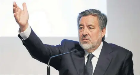  ?? FOTO: AGENCIAUNO ?? Alejandro Guillier asoma como el aspirante mejor posicionad­o para enfrentar a Sebastián Piñera si es que hay balotaje.