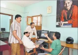  ?? ARIJIT SEN/HT PHOTO ?? Members of Gauri Media Trust Ltd seen working on the first edition of 'Naya Patha' in Bengaluru on Tuesday. The newspaper will be launched on the occasion of the first death anniversar­y of journalist Gauri Lankesh.