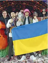  ?? (AP) ?? PalaOlimpi­co La Kalush Orchestra, ucraina, festeggia la vittoria all’Eurovision 2022, ospitato a Torino