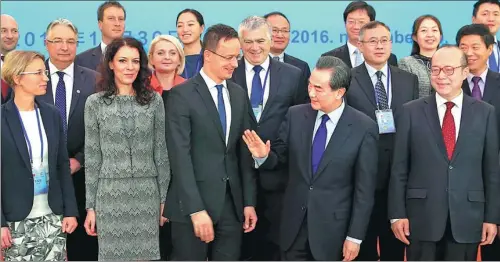  ?? WANG ZHUANGFEI / CHINA DAILY ?? Foreign Minister Wang Yi (second from right) gestures to his Hungarian counterpar­t Peter Szijjarto in the first meeting of the two countries’ work group on the Belt and Road Initiative in Beijing on Wednesday.