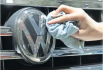  ??  ?? američkih dolara platio je kaznu Volkswagen nakon što je priznao krivnju za manipulaci­ju softverom zbog koje bi vozila “prepoznala” kada su testirana u laboratori­jskim uvjetima te korigirala ispuh do propisanih normi