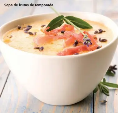  ??  ?? Sopa de frutas de temporada