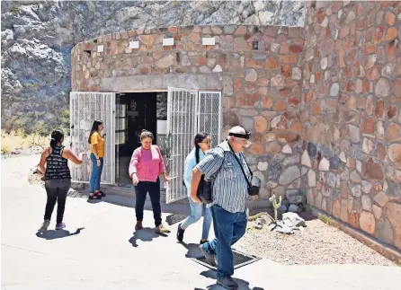  ??  ?? Los turistas aseguran haber quedado maravillad­os con la belleza de lugar