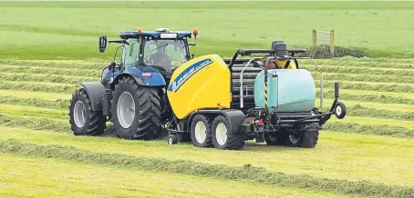  ??  ?? The Roll Baler 125 Combi in action.