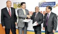  ??  ?? BoC Acting Chairman Raju Sivaraman (second from right) exchanging the agreements regarding the syndicated US $ 200 million loan facility with Emirates NBD Capital CEO Mohammed Wajid Kamran at the signing ceremony held yesterday Pic by Pradeep Dilrukshan­a