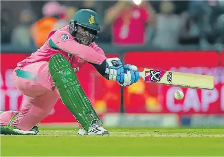  ?? Picture: GALLO IMAGES ?? POWERHOUSE: Andile Phehlukway­o of South Africa shows full concentrat­ion as he goes for the pull in his rapid fire innings of 23 runs from just five deliveries that helped the Proteas secure victory over India in the fourth ODI at the Wanderers on...