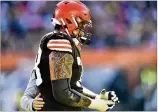  ?? DAVID RICHARD / ASSOCIATED PRESS ?? Browns starting right tackle Jack Conklin will miss “multiple weeks” after dislocatin­g his left elbow in Sunday’s loss to the Pittsburgh Steelers.