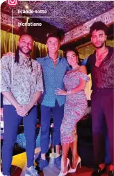  ??  ?? CR7 con il duo musicale Calema