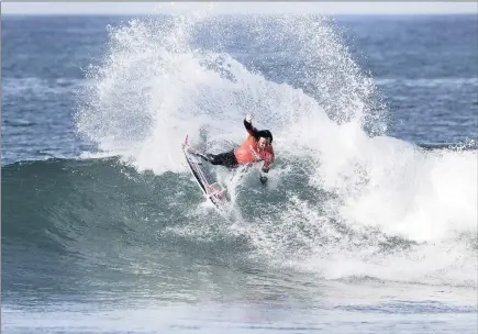  ?? PICTURE: WSL/ROWLand ?? LEADING MAN: Jordy Smith on his way to victory in the 2016 Hurley Pro Trestles