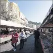  ?? (Photos Franck Fernandes) ?? Le marché du cours Saleya.