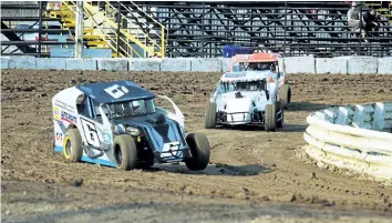  ??  ?? Mod lite racers used last weekend’s test and tune at Merrittvil­le Speedway to prepare for a $1,200-to-win feature that will be among the highlights of a program this Saturday at the Thorold track.