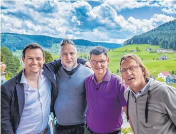  ?? FOTO: MG RTL D / JOACHIM E. ROETTGERS ?? Die Profi-Köche, die beim Profi-Dinner am Sonntag kochen: Simon Tress (von links), Christoph Brand, Harald Wohlfahrt und Frank Buchholz.
