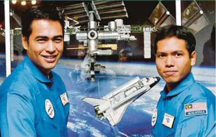  ?? AFP PIC ?? Dr Sheikh Muszaphar Shukor (left) and Dr Faiz Khaleed had to learn Russian, the first language of communicat­ion in space.
