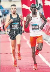  ?? / TOBIAS GINSBERG ?? Joshua Cheptegei leads Julien Wanders on his way to winning the FNB Durban 10K City Surfrun.