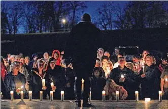  ?? BRAD LEE PHOTOS / STAFF ?? Nearly 100 people from Brandon Clegg’s family, friends and others attend a candleligh­t vigil Sunday night at Glenn Miller Park in Richmond, Ind.