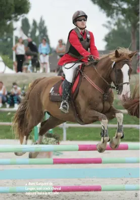  ??  ?? Avec Gaspard de Lespie, son crack cheval aujourd’hui à la retraite.