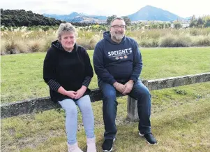  ?? PHOTO: KERRIE WATERWORTH ?? Telling their story . . . Covid19 survivors Leanne TaylorRose and Roy Rose, of Albert Town, want people to take the lockdown seriously.