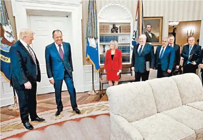 ?? AFP ?? Donald Trump con el secretario de Exteriores ruso, Serguei Lavrov, ayer en la Casa Blanca.